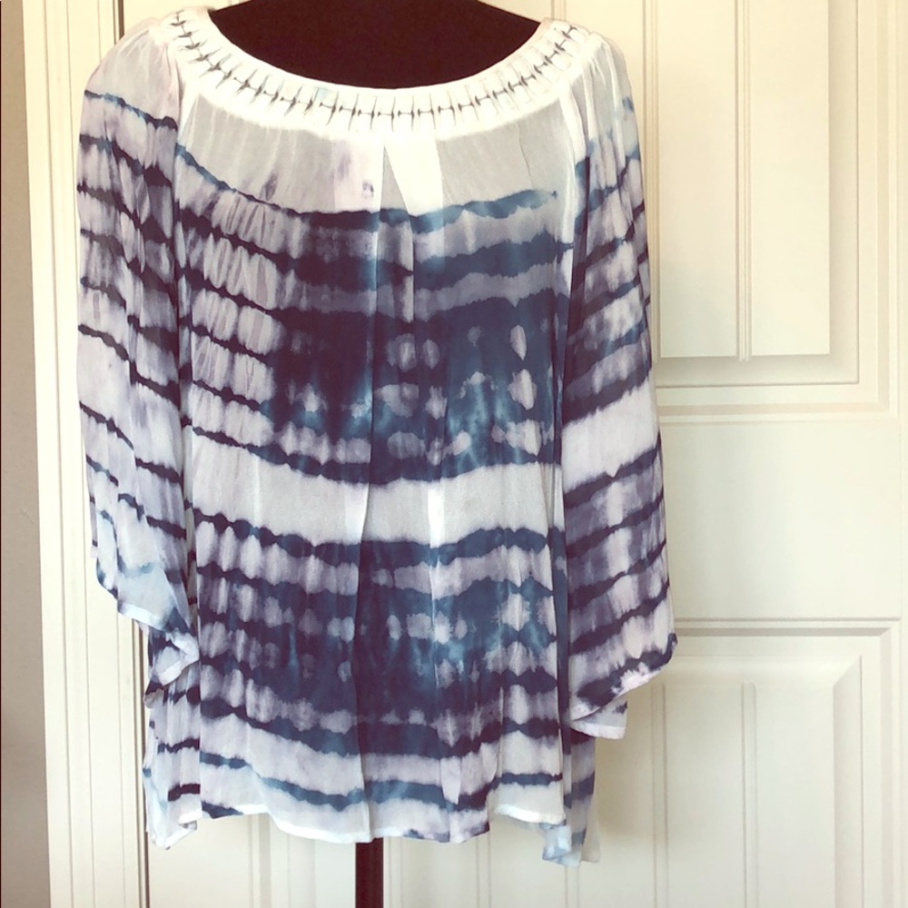 😎 3/$25 NWOT Bobeau Flowy Top